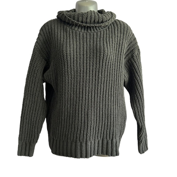 Hollister Ribbed Loose Turtleneck • Used • Size: XS - Picture 1 of 7